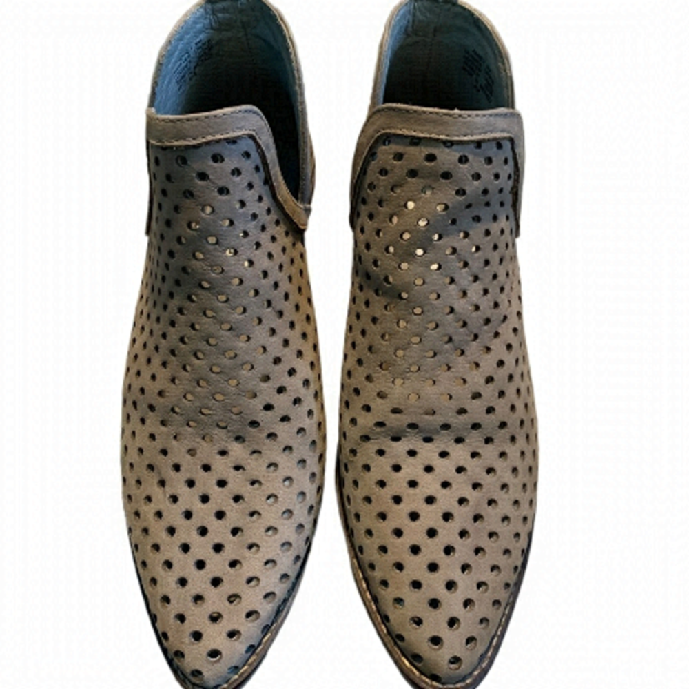 𝅺steve MADDEN Anney Perforated Pointy Toe Camel Ankle Bootie heeled